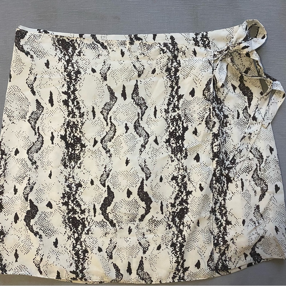 She + Sky size L wrap skirt